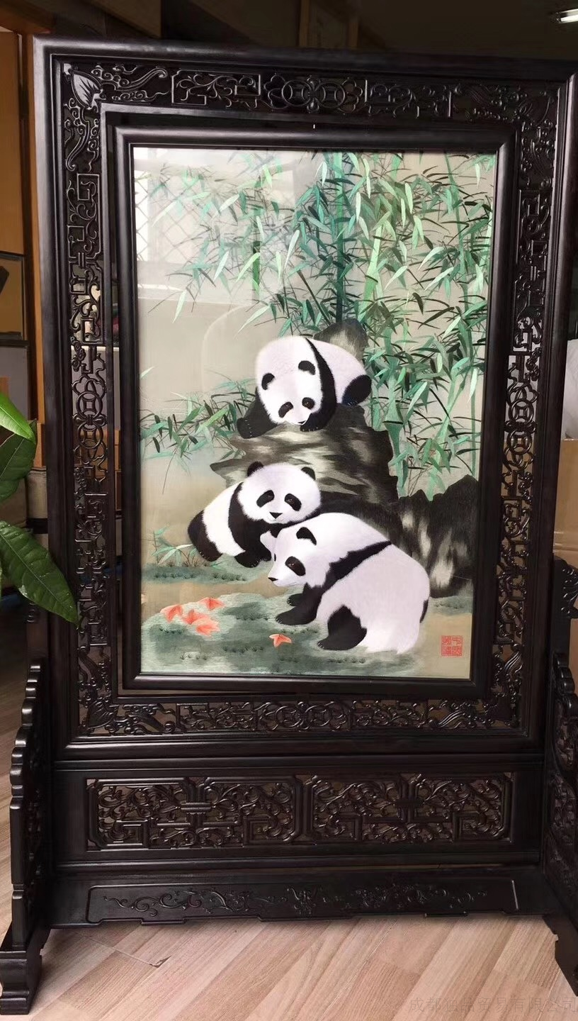 蜀绣檀木摆件